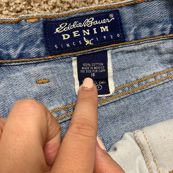 Eddie Bauer Medium Wash Distressed Cut Off Denim Jean Shorts Size 18 - Picture 3 of 5